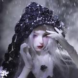 李******