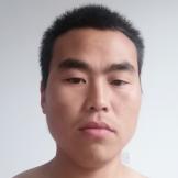 李******
